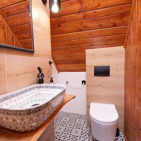 Pod Lasem Z Balia I Sauna بيت للعطل