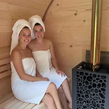 Pod Lasem Z Balia I Sauna بيت للعطل *
